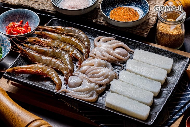 各式新鮮海鮮食材(花枝,小章魚,蝦子)