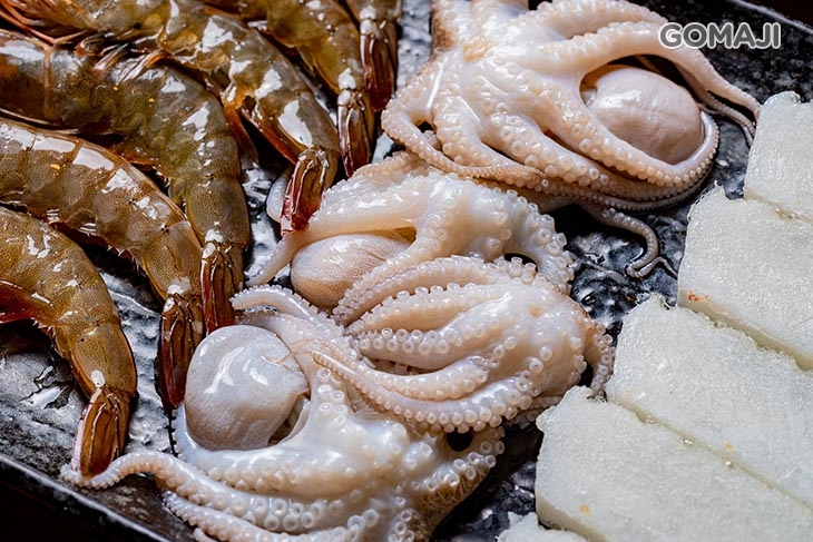 各式新鮮海鮮食材(花枝,小章魚,蝦子)