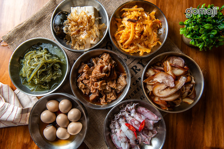 小卷燙/香滷肥腸/酸辣筍/滷鵪鶉蛋/皮蛋豆腐/煙燻豬耳朵/涼拌海帶絲