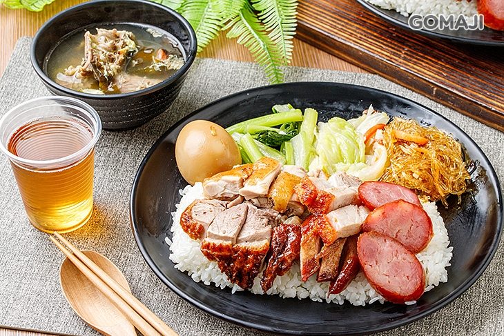 A.正港五寶 招牌獨享便當 〈港式燒臘：招牌五寶飯一份(含主餐+配菜四樣) + 內用可享湯品、飲品無限供應〉