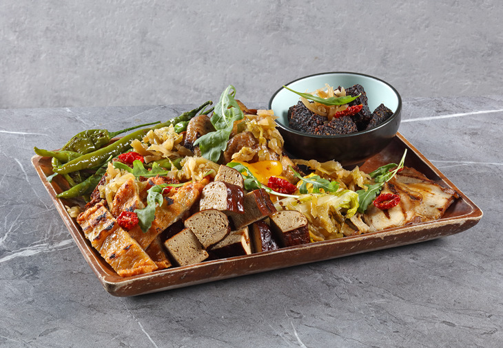 湊一桌摸摸小手四人