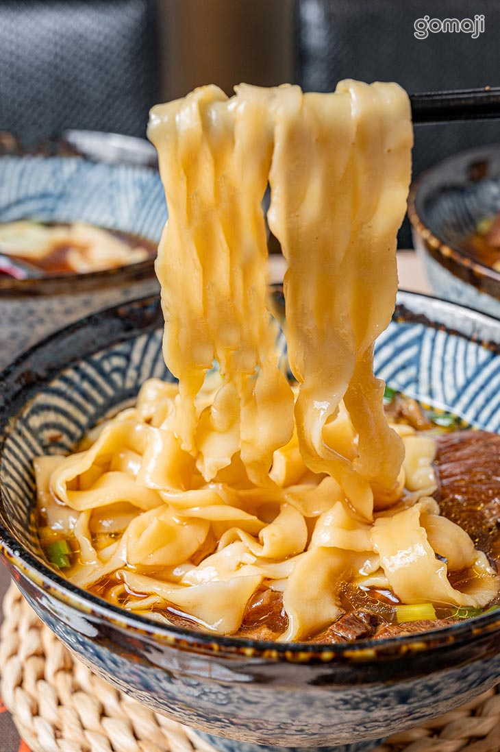 半筋半肉麵(寬麵)麵可選