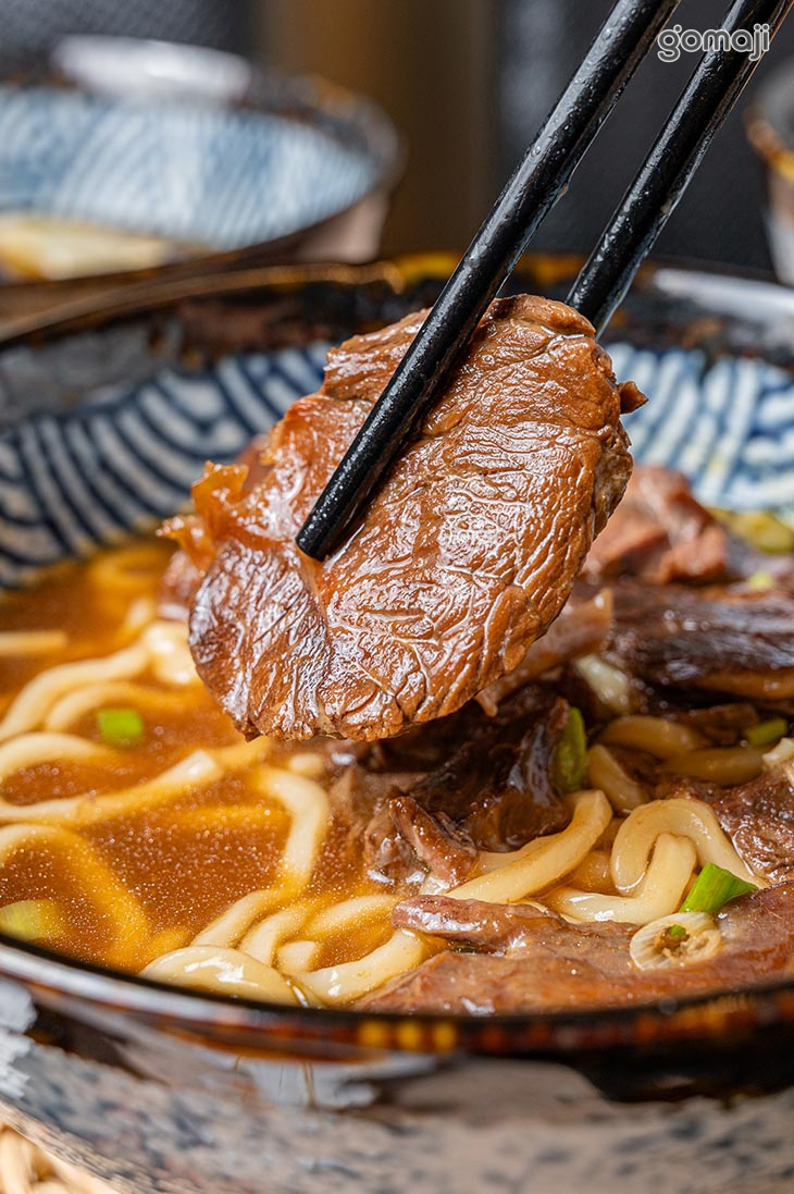 紅燒牛肉麵(細麵)麵可選