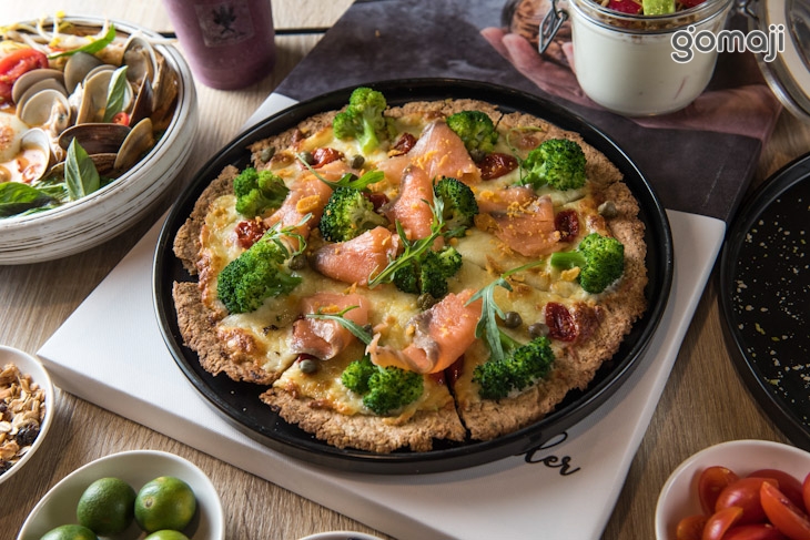 自製蔥醬鹹蛋黃鮭魚pizza