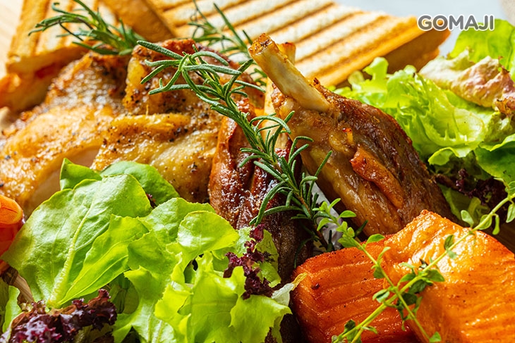 義式烤嫩雞 + 奶油鮭魚排 + 燒烤豬棒腿 + 燻雞肉帕尼尼 + 水果海鮮盅