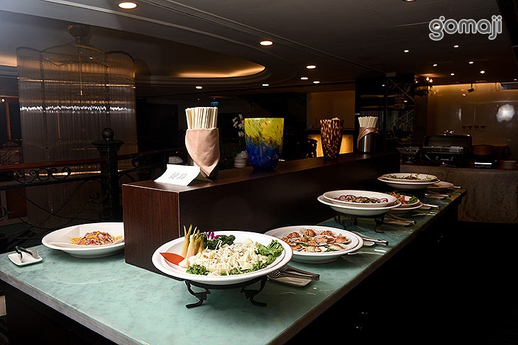 午餐自助百匯吃到飽