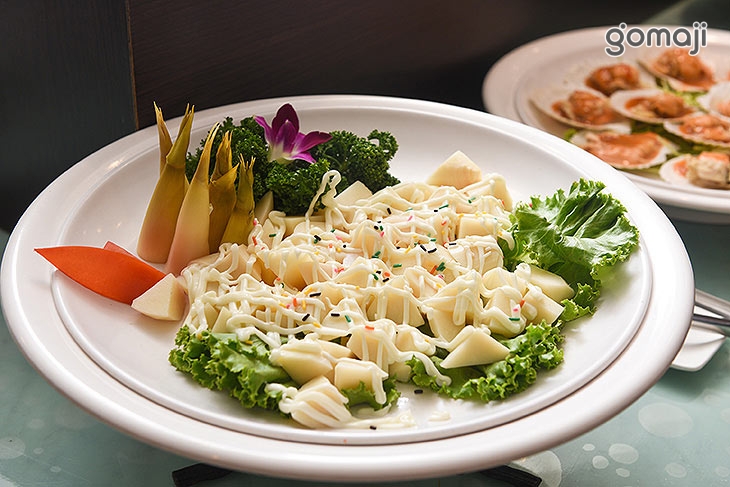 午餐自助百匯吃到飽