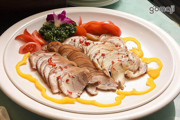 午餐自助百匯吃到飽