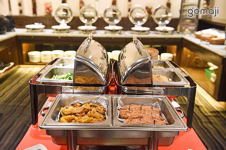 午餐自助百匯吃到飽
