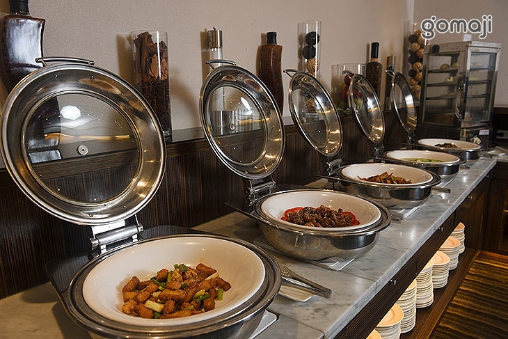 午餐自助百匯吃到飽