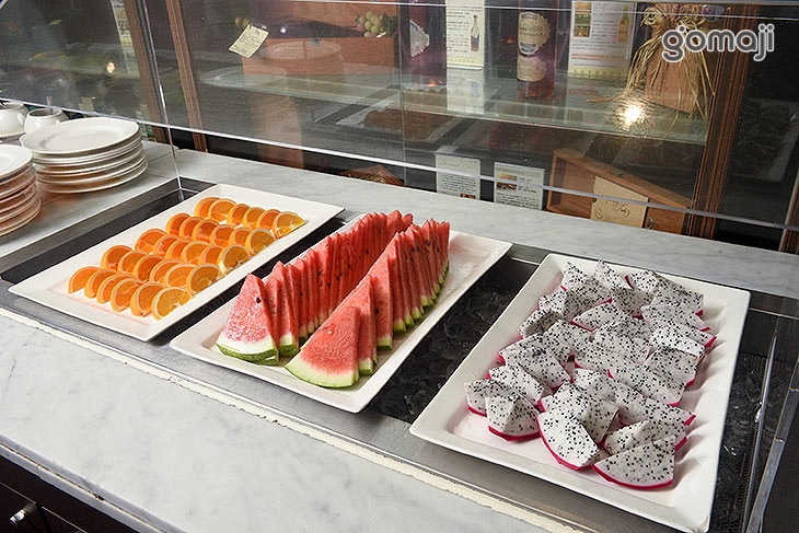 午餐自助百匯吃到飽