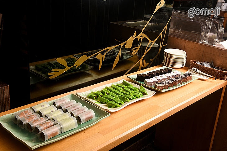 午餐自助百匯吃到飽