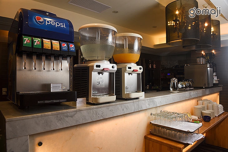  午餐自助百匯吃到飽 