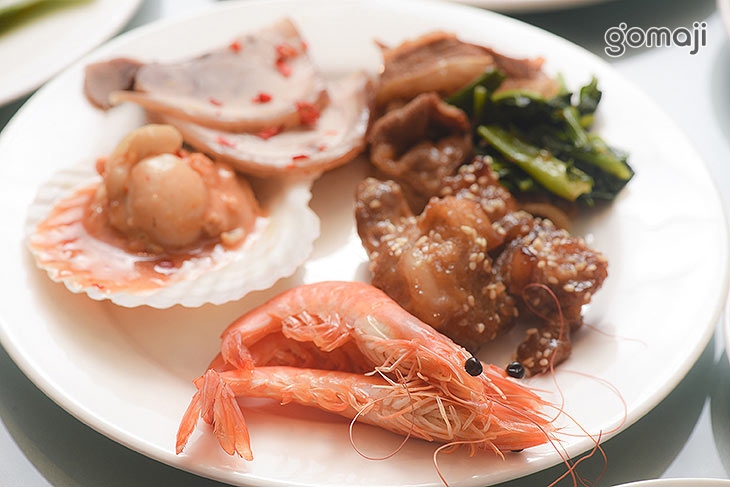 午餐自助百匯吃到飽