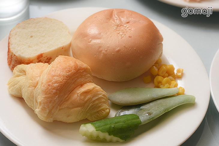 午餐自助百匯吃到飽