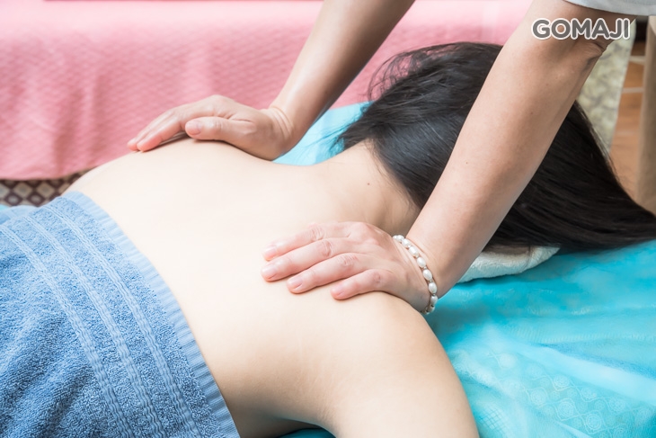 全背深度掌貼彈壓吐氣