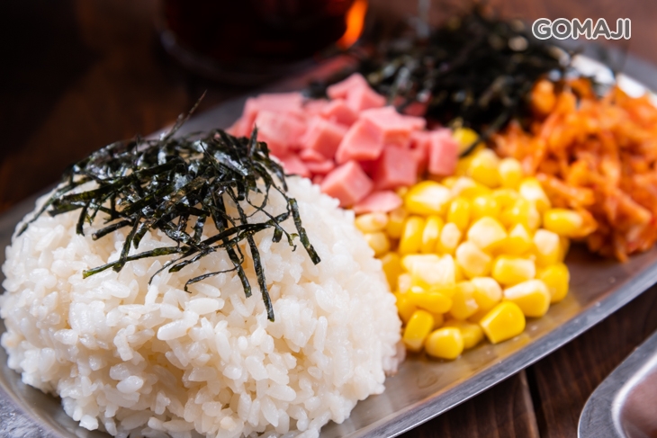 韓式炒飯(火腿丁、玉米、韓國泡菜、海苔）