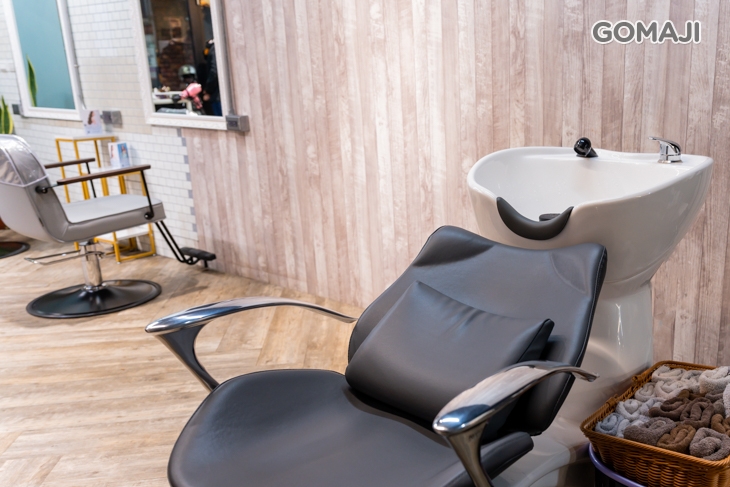 Gold% HAIR SALON