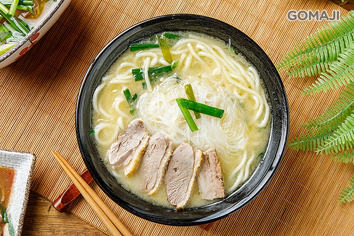小碗鴨肉(湯)：麵加米粉