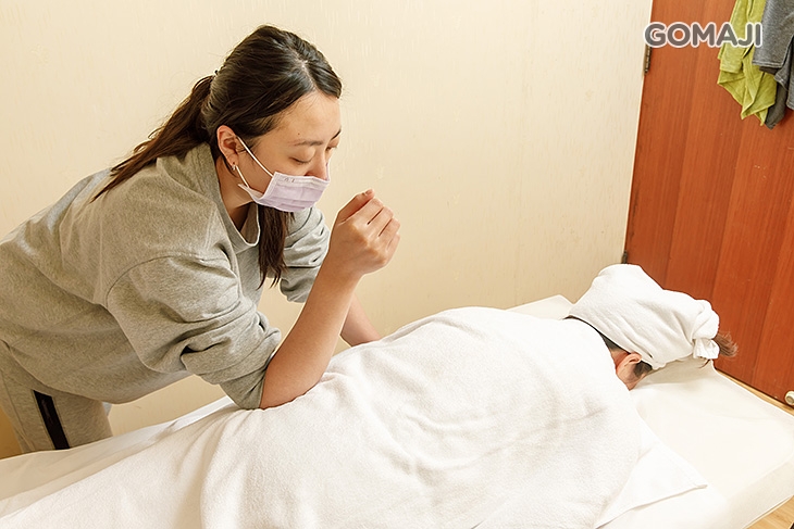 全身背部順氣暖心按摩