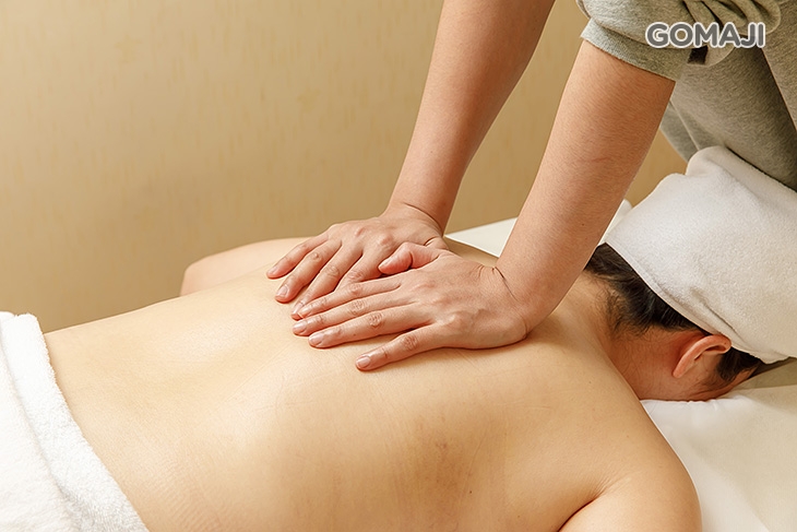 全身背部順氣暖心按摩