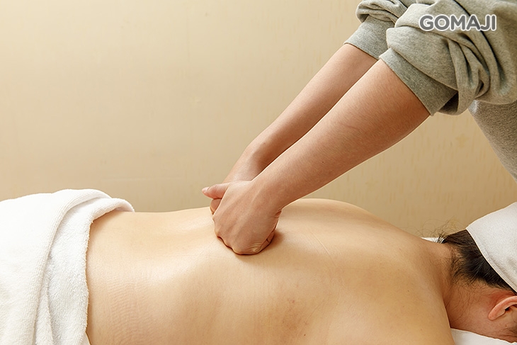 全身背部順氣暖心按摩