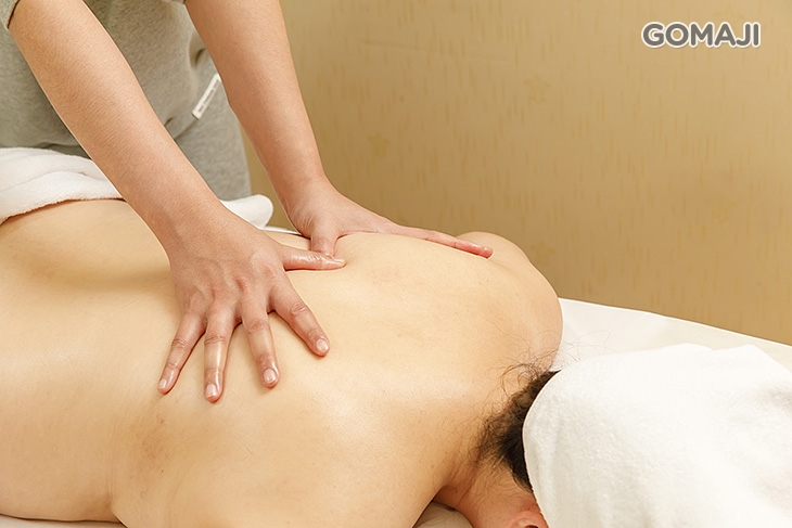 全身背部順氣暖心按摩