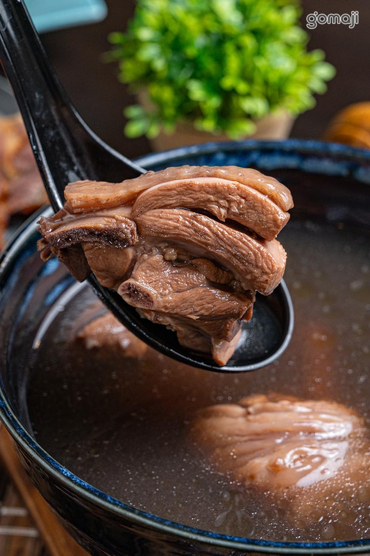 何首烏雞湯+醋拌麵線