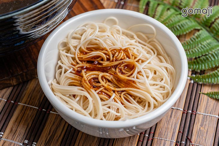 何首烏雞湯+醋拌麵線