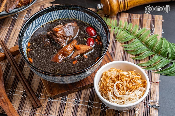 杜仲十全大補雞湯+醋拌麵線