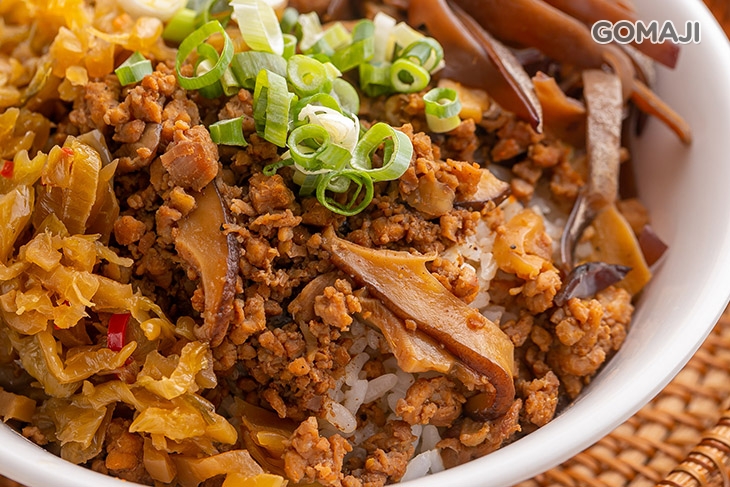 麻辣肉燥飯