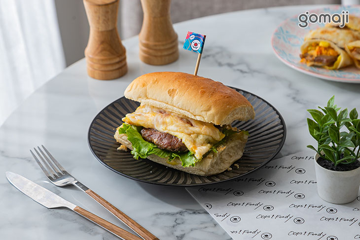 熔岩起司培根牛肉堡