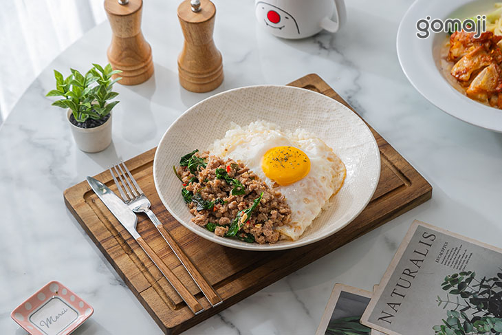 歐浮招牌打拋豬飯