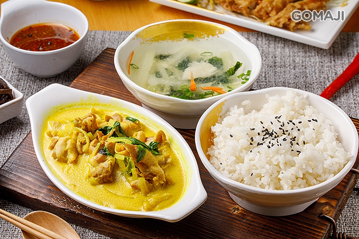 南洋薑黃椰汁嫩雞餐 