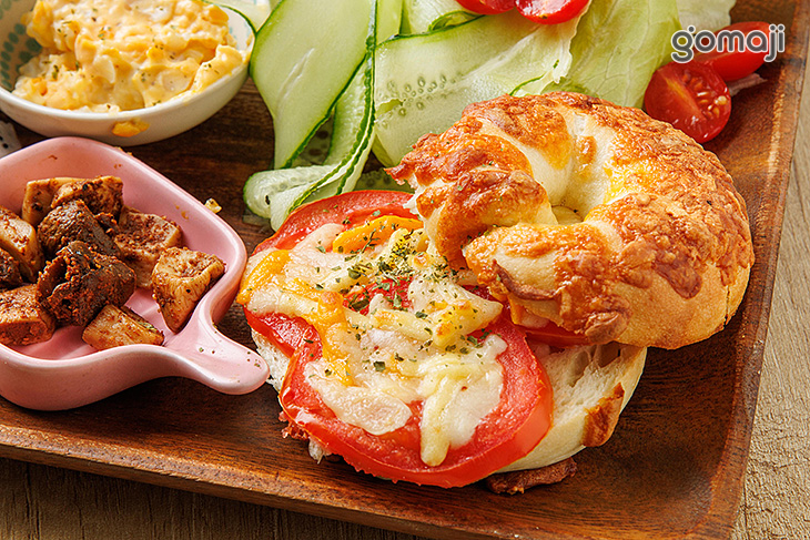 自家製貝果佐烤番茄