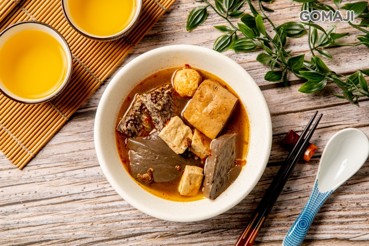 以上綜合(臭豆腐,鴨血,白玉豆干,黃金魚蛋)