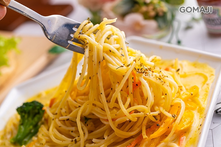 柏林白醬佐鮮嫩雞腿義大利麵