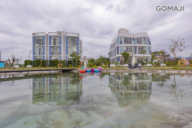 天鵝湖戲水池及獨木舟、手搖船體驗