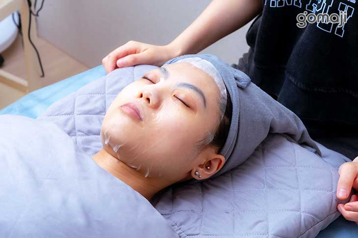 臉部敷膜保養：極致修護煥顏精華修護肌膚