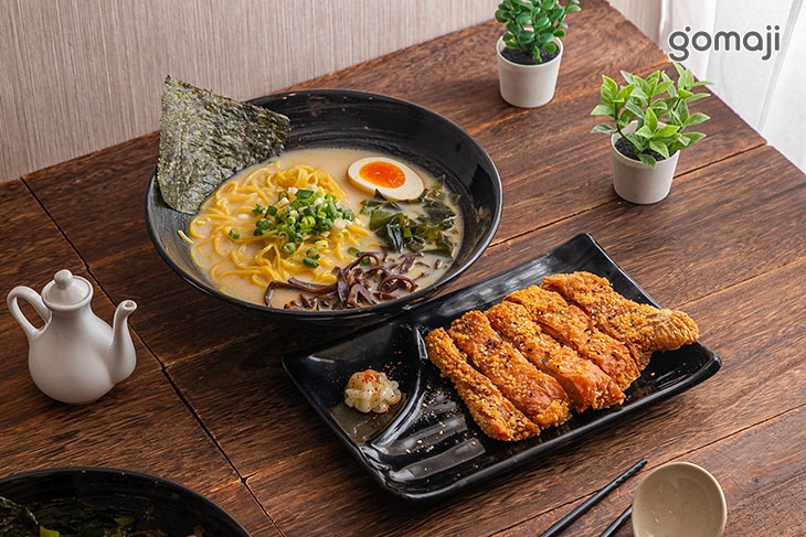 塔香雞腿排拉麵