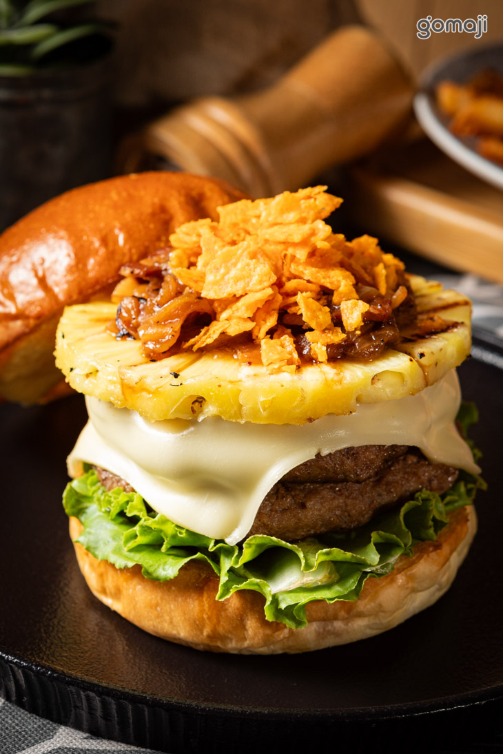 碳烤鳳梨牛肉堡