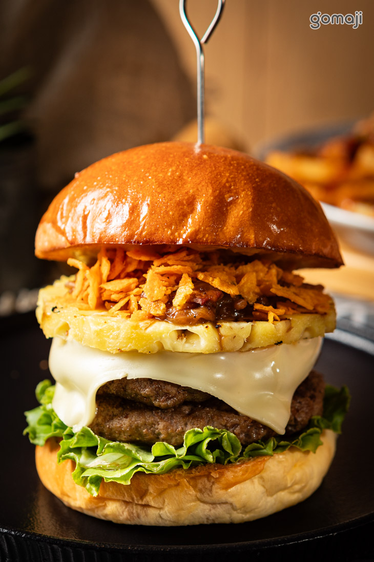 碳烤鳳梨牛肉堡