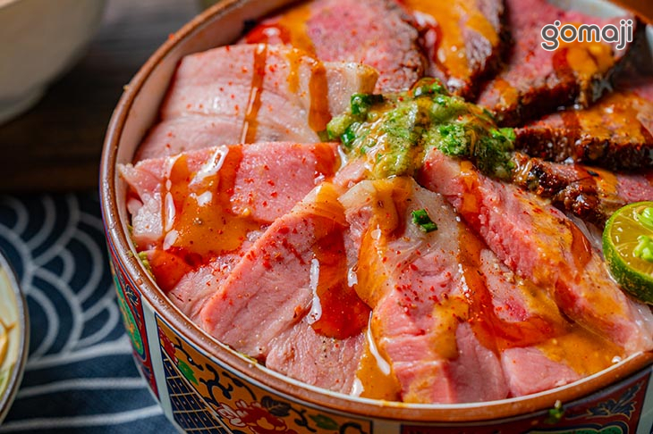 黃金比例嫩豬和牛雙拼丼