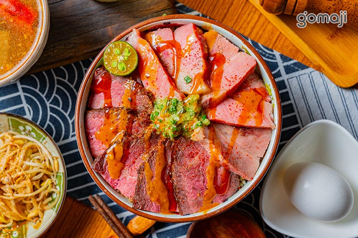 黃金比例嫩豬和牛雙拼丼