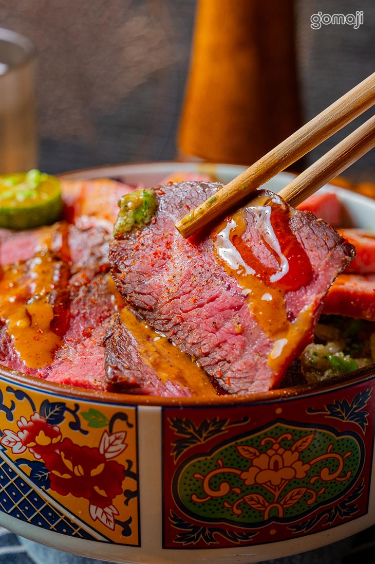 黃金比例嫩豬和牛雙拼丼