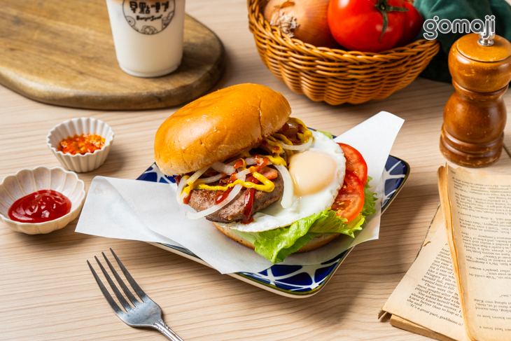 4盎司厚牛培根蛋堡