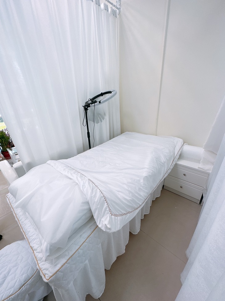 蜜朵朵美睫美甲