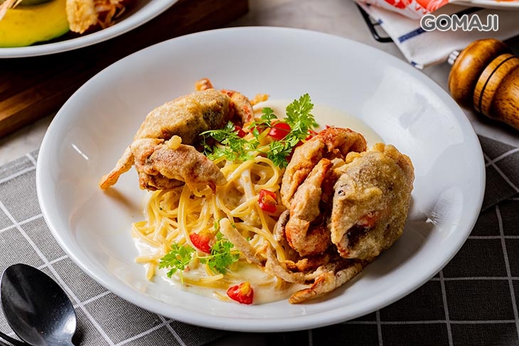 酥炸軟殼蟹奶油白醬義大利麵