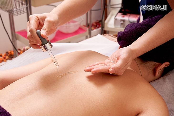 芳香植物精華精油背部舒壓按摩