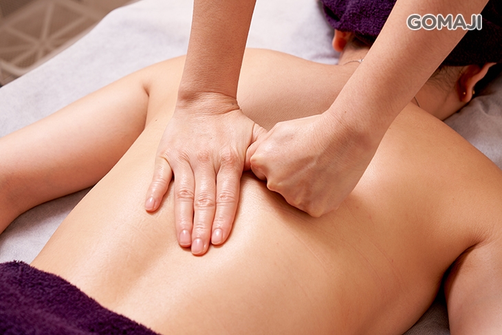 芳香植物精華精油背部舒壓按摩